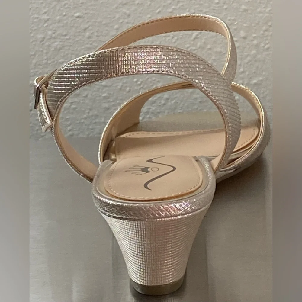 NEW..NINA WOMENS METALLIC CHAMPAGNE WEDGE SANDALS